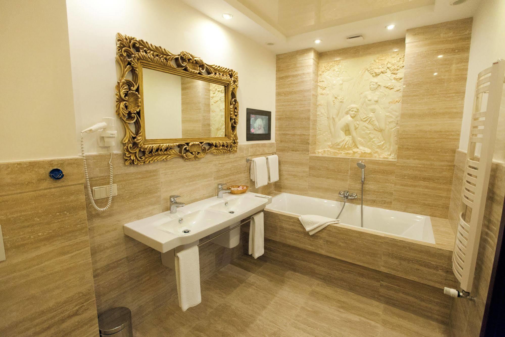 Delice Hotel Lviv Exterior foto